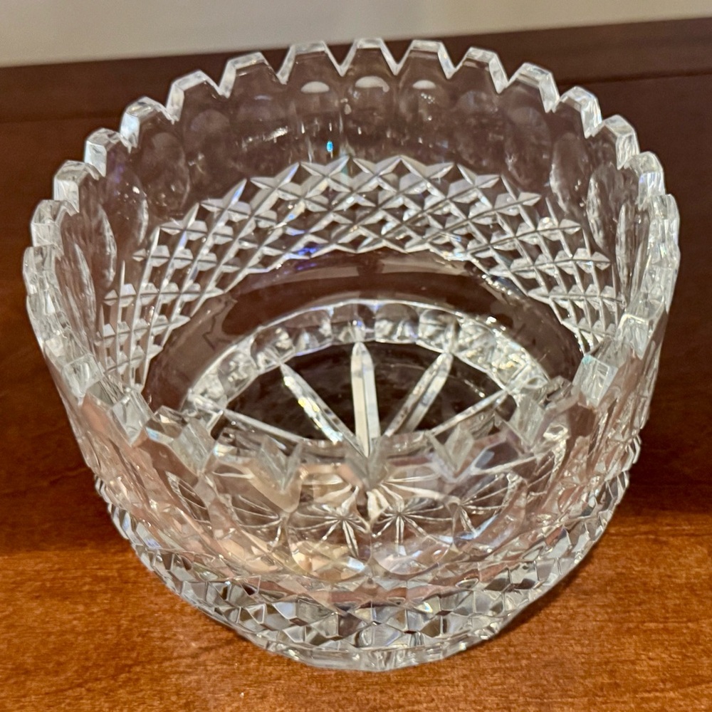 Elegant Crystal Cut Glass Bowl - Picture 2 of 4